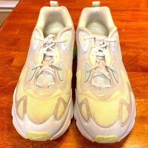 Nike Air 200 Tennis Shoes